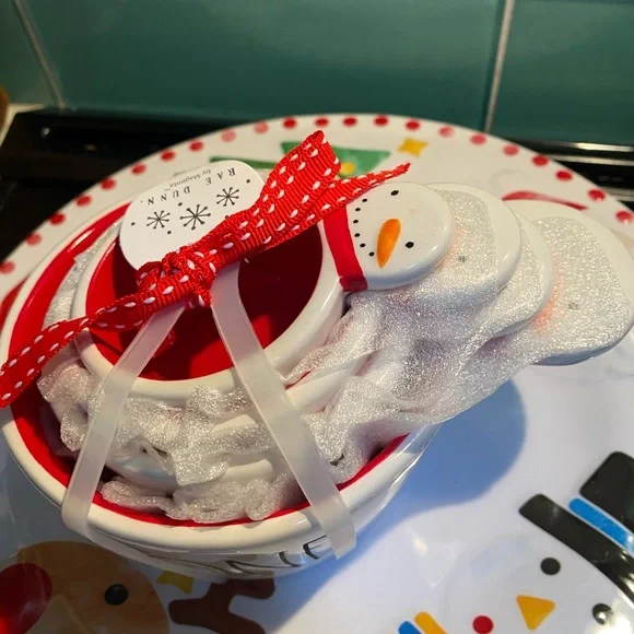 Rae Dunn Christmas Snowman measuring Cups - Picture 2 of 4